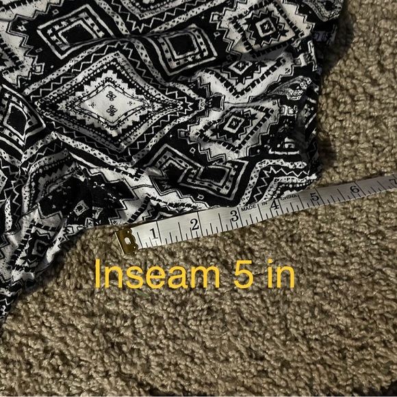 Women's Lounge Shorts paisley design with elastic waist and drawstring Size 1X - Picture 6 of 8